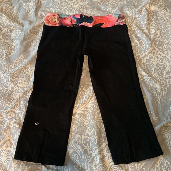 Lulu lemon capris size 10 - Picture 2 of 3